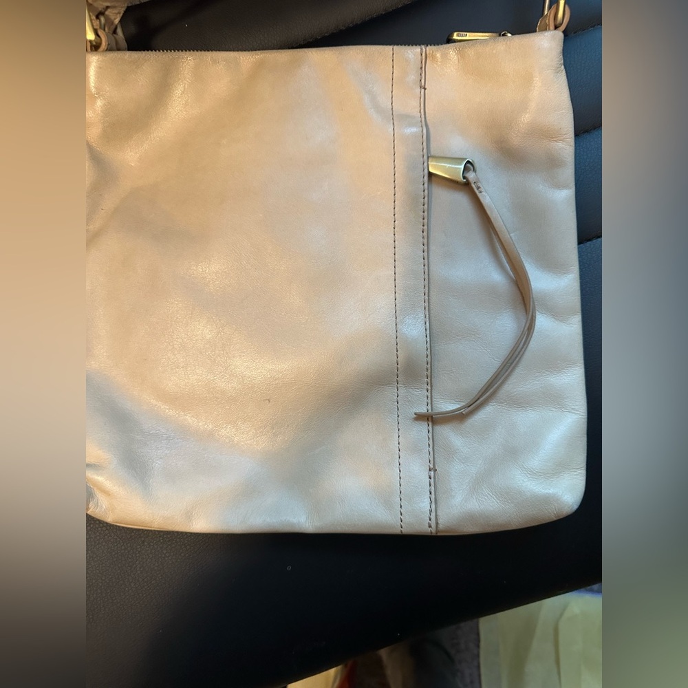 Beige hobo cross body purse - Picture 2 of 16